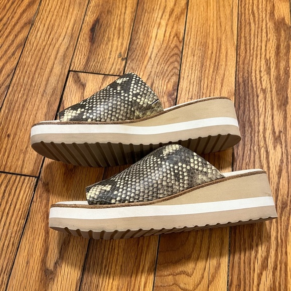 Dolce Vita Snake Print Platform Slip On Sandals Size 7.5 - Picture 4 of 7